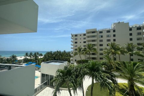 Condo in Miami Beach, Florida  № 1092033 - photo 12