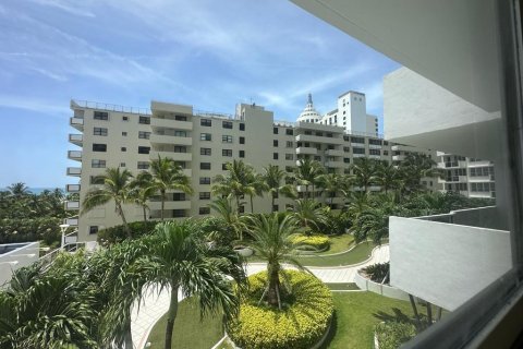 Condo in Miami Beach, Florida  № 1092033 - photo 11