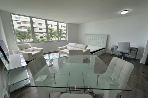 Condo in Miami Beach, Florida  № 1092033 - photo 27