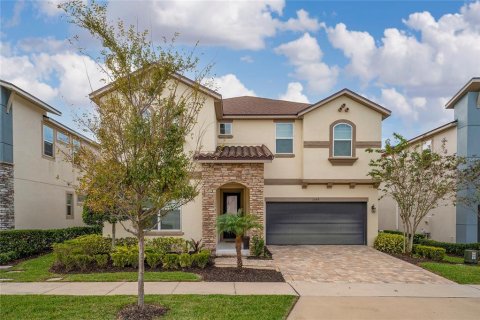 Casa en venta en Kissimmee, Florida, 9 dormitorios, 405.33 m2 № 1324349 - foto 1