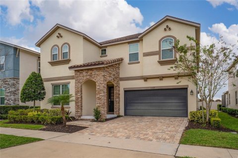 Casa en venta en Kissimmee, Florida, 9 dormitorios, 405.33 m2 № 1324349 - foto 2