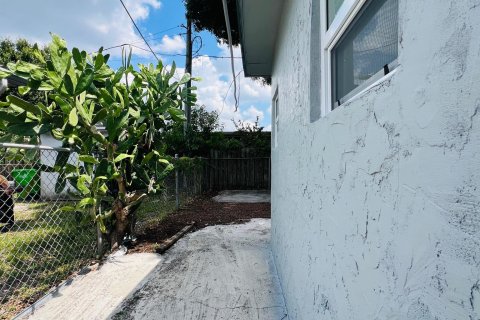 Immobilier commercial à vendre à Lauderhill, Floride: 179.49 m2 № 1189533 - photo 15