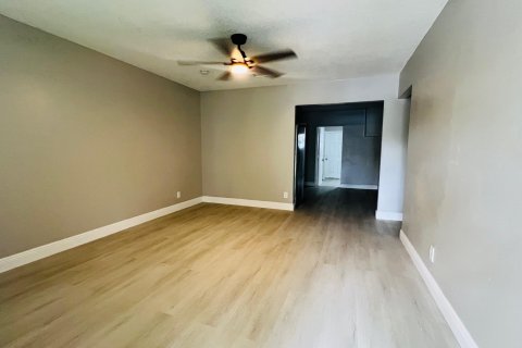 Immobilier commercial à vendre à Lauderhill, Floride: 179.49 m2 № 1189533 - photo 2