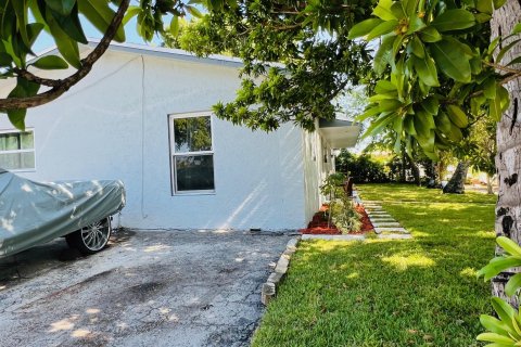 Immobilier commercial à vendre à Lauderhill, Floride: 179.49 m2 № 1189533 - photo 18