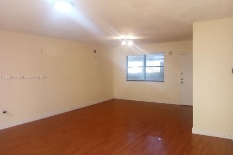 Condo in Miami, Florida, 2 bedrooms  № 1402832 - photo 6