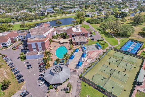 Condo in Deerfield Beach, Florida, 1 bedroom  № 1402833 - photo 1