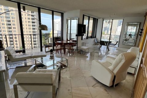 Condo in Miami, Florida, 2 bedrooms  № 1160212 - photo 14