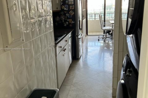 Condo in Miami, Florida, 2 bedrooms  № 1160212 - photo 10