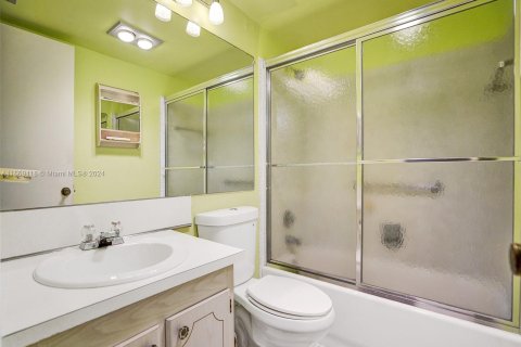 Condo in Deerfield Beach, Florida, 2 bedrooms  № 1386207 - photo 22