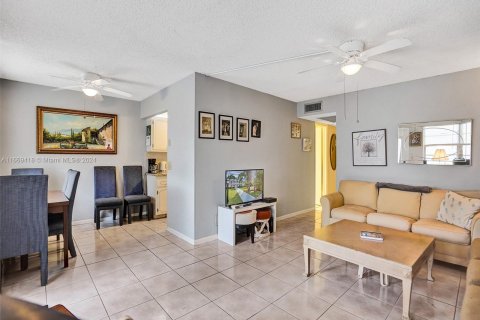 Condo in Deerfield Beach, Florida, 2 bedrooms  № 1386207 - photo 27