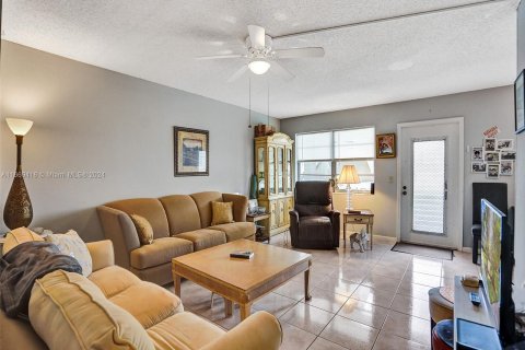 Condo in Deerfield Beach, Florida, 2 bedrooms  № 1386207 - photo 23