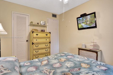 Condo in Deerfield Beach, Florida, 2 bedrooms  № 1386207 - photo 14