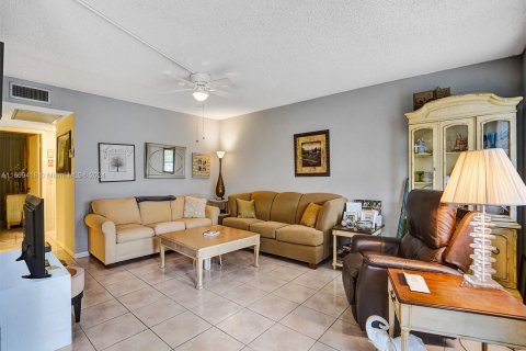 Condo in Deerfield Beach, Florida, 2 bedrooms  № 1386207 - photo 26