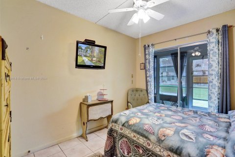 Condo in Deerfield Beach, Florida, 2 bedrooms  № 1386207 - photo 13