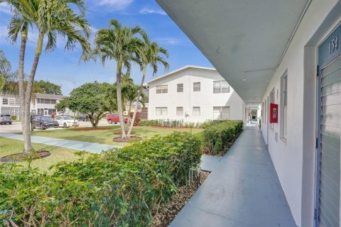 Condo in Deerfield Beach, Florida, 2 bedrooms  № 1386207 - photo 3