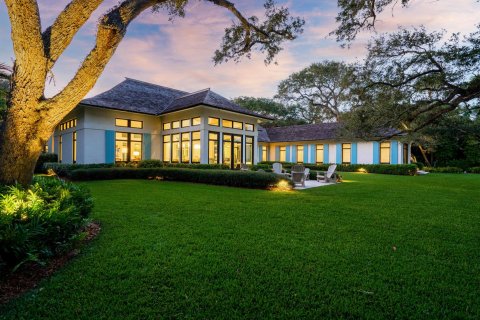 House in Vero Beach, Florida 3 bedrooms, 464.79 sq.m. № 981556 - photo 2