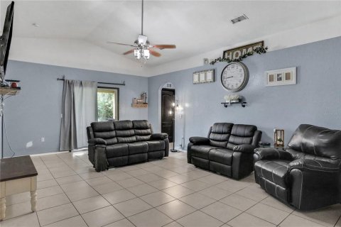 House in Auburndale, Florida 3 bedrooms, 137.77 sq.m. № 1349669 - photo 6