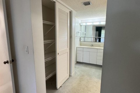 Condominio en venta en Palm Springs, Florida, 2 dormitorios, 102.47 m2 № 1162889 - foto 19