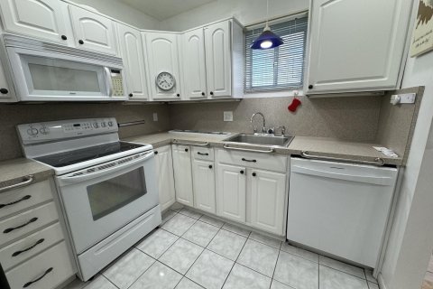 Condominio en venta en Palm Springs, Florida, 2 dormitorios, 102.47 m2 № 1162889 - foto 22