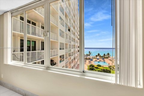 Copropriété à vendre à Miami Beach, Floride: 2 chambres, 91.04 m2 № 1310600 - photo 16