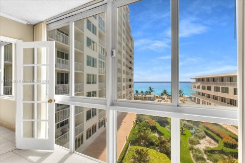 Copropriété à vendre à Miami Beach, Floride: 2 chambres, 91.04 m2 № 1310600 - photo 18