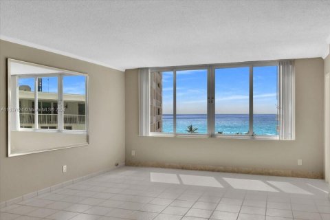 Copropriété à vendre à Miami Beach, Floride: 2 chambres, 91.04 m2 № 1310600 - photo 1