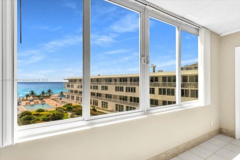 Copropriété à vendre à Miami Beach, Floride: 2 chambres, 91.04 m2 № 1310600 - photo 8