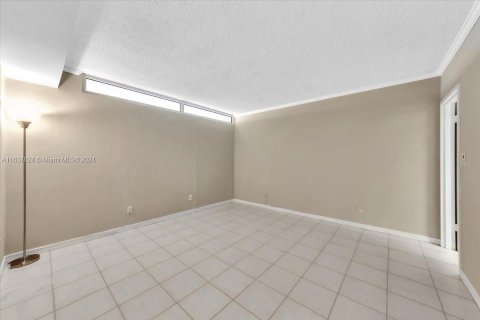 Copropriété à vendre à Miami Beach, Floride: 2 chambres, 91.04 m2 № 1310600 - photo 21