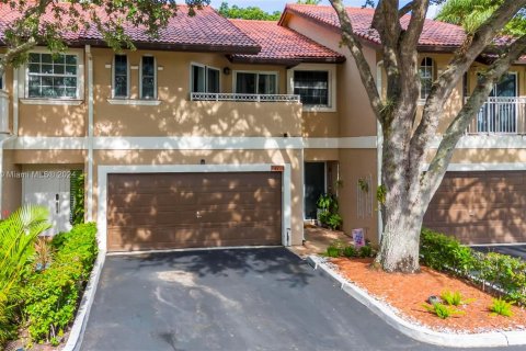 Touwnhouse à vendre à Coral Springs, Floride: 4 chambres, 167.22 m2 № 1310602 - photo 1