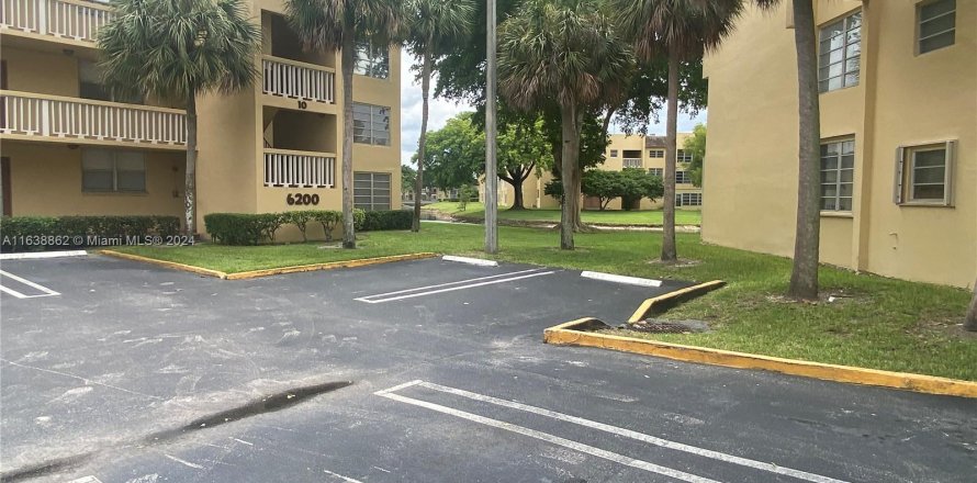 Condominio en Tamarac, Florida, 2 dormitorios  № 1310919