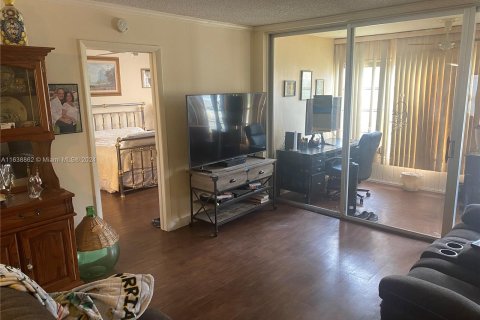 Copropriété à vendre à Tamarac, Floride: 2 chambres, 81.75 m2 № 1310919 - photo 10