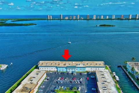 Copropriété à vendre à North Palm Beach, Floride: 2 chambres, 89.74 m2 № 869254 - photo 24