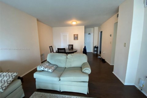 Condo in Hallandale Beach, Florida, 1 bedroom  № 1406004 - photo 12