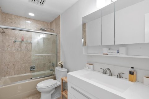 Condo in Miami Beach, Florida, 3 bedrooms  № 1004859 - photo 19