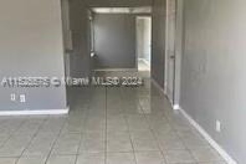 House in Fort Lauderdale, Florida 5 bedrooms, 130.9 sq.m. № 993740 - photo 4