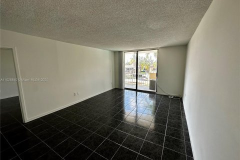 Condominio en venta en North Miami, Florida, 1 dormitorio, 67.17 m2 № 993743 - foto 4