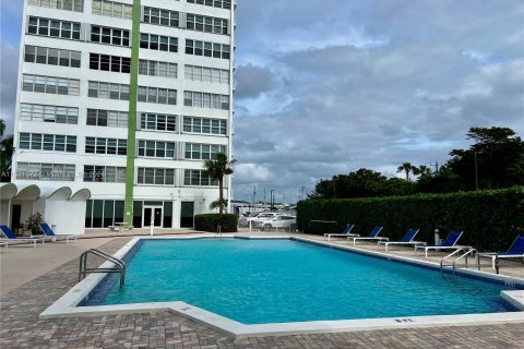 Condo in North Miami, Florida, 1 bedroom  № 970128 - photo 19