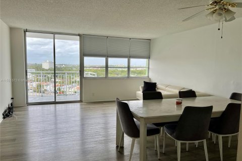 Condominio en venta en North Miami, Florida, 1 dormitorio, 78.6 m2 № 970128 - foto 4