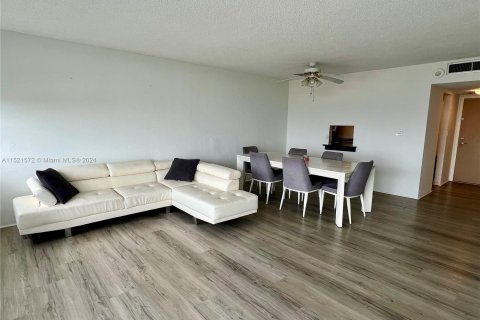 Copropriété à vendre à North Miami, Floride: 1 chambre, 78.6 m2 № 970128 - photo 5