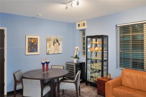 Condo in Miami Beach, Florida, 1 bedroom  № 1327700 - photo 5