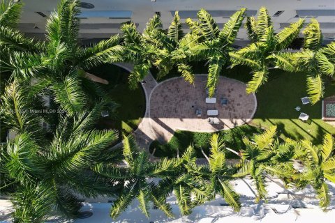 Condo in Miami Beach, Florida, 1 bedroom  № 1327700 - photo 11