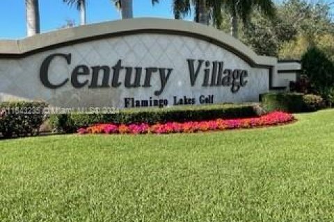 Condo in Pembroke Pines, Florida, 2 bedrooms  № 1327701 - photo 1