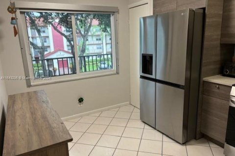 Condo in Pembroke Pines, Florida, 2 bedrooms  № 1327701 - photo 6