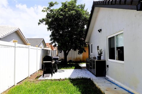 Casa en venta en Pembroke Pines, Florida, 3 dormitorios, 131.18 m2 № 1352063 - foto 28