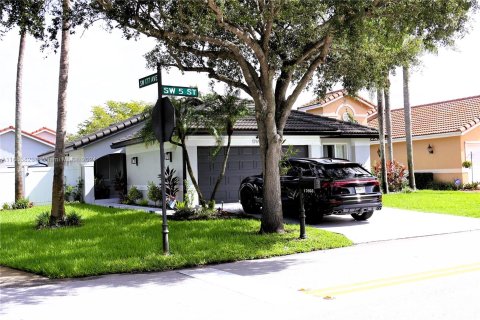 Casa en venta en Pembroke Pines, Florida, 3 dormitorios, 131.18 m2 № 1352063 - foto 1