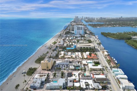 Propiedad comercial en venta en Hollywood, Florida, 157.93 m2 № 1351972 - foto 2