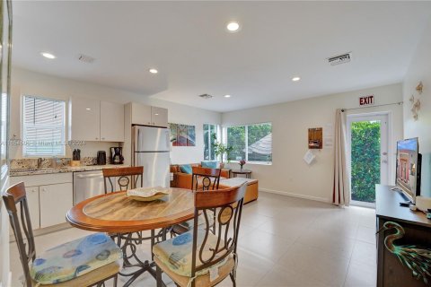 Propiedad comercial en venta en Hollywood, Florida, 157.93 m2 № 1351972 - foto 14