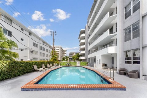 Condominio en venta en Bay Harbor Islands, Florida, 2 dormitorios, 123.56 m2 № 1233859 - foto 16