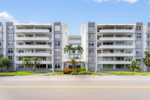 Condo in Bay Harbor Islands, Florida, 2 bedrooms  № 1233859 - photo 17