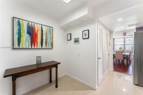 Condominio en venta en Bay Harbor Islands, Florida, 2 dormitorios, 123.56 m2 № 1233859 - foto 7